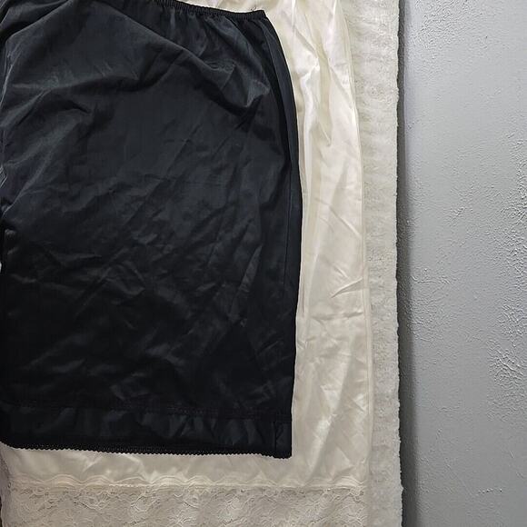 Movie Star Wondermaid Lot of 2 Slip Skirt Ivory Black Lace Medium‎ Antron Nylon - Picture 1 of 16